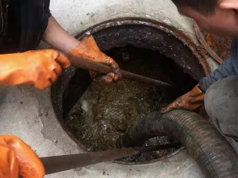 带岭清理化粪池时如何避免沼气的危害?